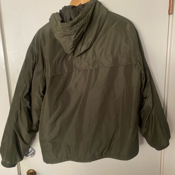 Dark green H&M jacket, waterproof and barely worn - Picture 2 of 4